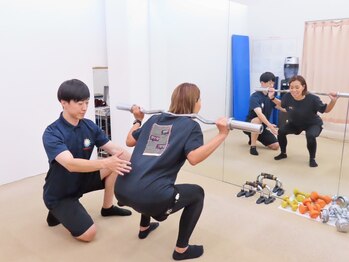 サン加圧スタジオ 野々市店(SUN加圧スタジオ)/スクワット