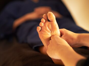 もみ処らく屋 東池袋店の写真/頑張る足にご褒美タイム。オイルフットケア【30分3000円～】