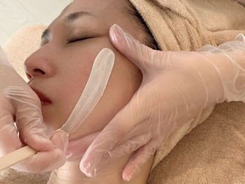 ビー ファクトリー(B FACTORY)の写真/【当店人気の顔脱毛♪】お肌の角質や黒ずみまで一緒にケア!月1の施術でツルツル美しい艶肌をGETしませんか?