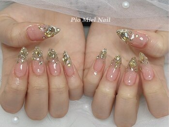 ピオミエルネイル 新宿(pio miel nail)/ピンク×ゴールドビジューネイル