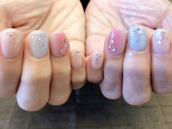 プラハネイル(+HER 美甲)/縦グラデーション