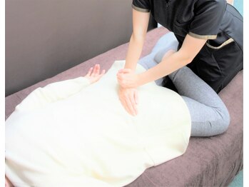 あした葉 カイロプラクティック/施術風景(骨盤)