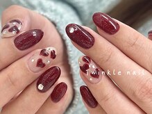 手描きハートデザインネイル