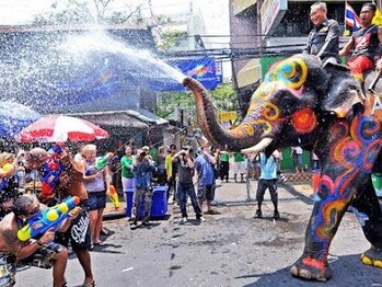 アジアンリラクゼーション ヴィラ 大橋店(asian relaxation villa)/タイ正月のお祭り：ソンクラーン