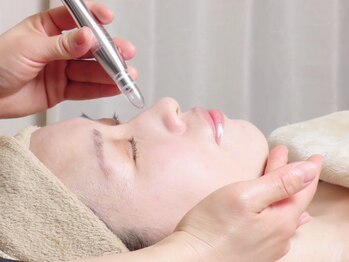 癒しの郷 池袋店の写真/【気になる夏のお肌にも☆】小顔・黒ずみ・お肌のお悩みに♪手技と最新エステ機械で完全アプローチ♪