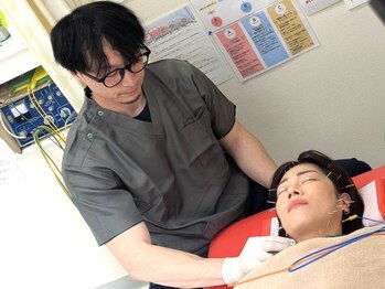 いのラボ 近江院の写真/お顔の悩み、原因は「首」かも？接骨院の本格美容鍼×EMS姿勢矯正で、しわ・首こり・頭痛まで根本改善！