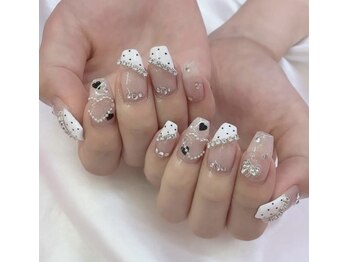 シンシアネイル(Sincere Nail)/ドット柄ネイル