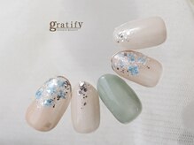 グラティフィー 梅田店(gratify)/淡色手書きフラワーネイル