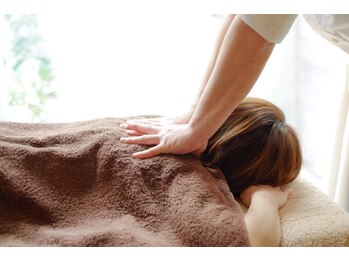 アロマアンドボディデザインサロン アースカラー 自由が丘(EARTH COLOR)の写真/頑張りすぎたあなたに♪心も体も解き放つ。鉛のような体が羽になる癒やし体験◎整体/肩こり/ヘッドスパ◎