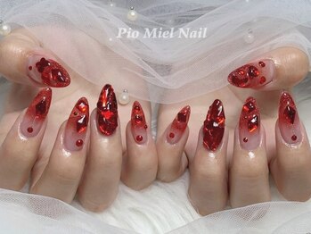 レッドビジューネイル
