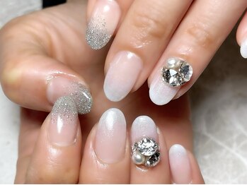 レディグリッター(Lady glitter)/ホワイトグラデ×ビジュー