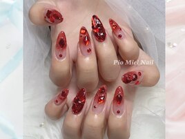 レッドビジューネイル