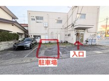 リュウール(Lueur)/駐車場入口