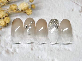 アヤ(AYA)/グレーグラデーションネイル