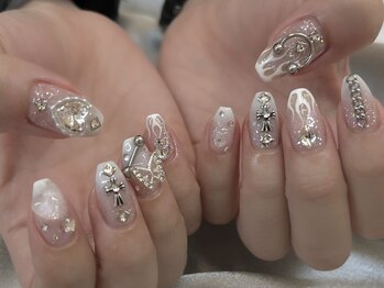 ホワイトグラデファイヤーネイル