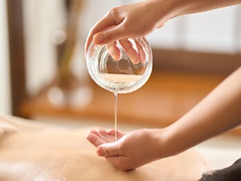 メメ ウェルネス ラボ(meme Wellness/Lab)の写真/厳選アロマ×リンパケアで心身の緊張をゆるめる贅沢体験。体調・気分に合わせた香りで、深い癒しをあなたに