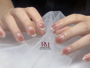 ラムネイル 恵比寿店(RAMU nail)の写真/恵比寿でシンプル系ネイルを堪能♪夜の12時まで営業しているので、お仕事帰りでも通えるサロンです！