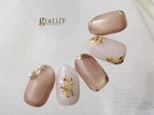 グラティフィー 梅田店(gratify)/大人上品♪小花ネイル