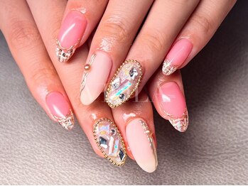 ヴィオラ(VIOLA)の写真/SNSなどで気になるデザインの持ち込み◎人気のチークネイルやマグネットもご用意＊旬なネイルはVIOLAで！