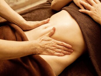 ラ シャルール 元町/リンパを滞りなく流すスイナ施術