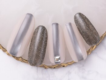 モンスリール 麻布十番(Mon Sourire)/縦長見えマグネットラインネイル