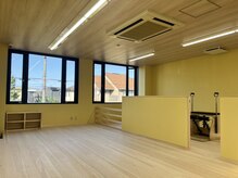 えがお鍼灸整骨院 栗東院の雰囲気（《全国13店舗展開》2階にはお子様が遊べる木育施設があります！）