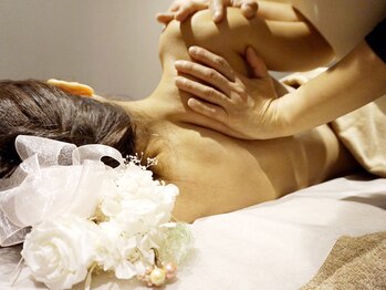 ラピス リラクゼーションエステ(Lapis. relaxation esthe)の写真/古民家の隠れ家で庭を眺め、香りに包まれ心身とろける。完全個室で味わう極上のアロマリンパマッサージ♪