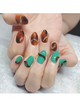 エムネイル(eM nail)/うねうねネイル