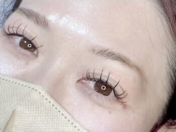 ハリウッドブロウリフト ワクシー 青山店(HOLLYWOOD BROW LIFT WAXYYY.)/マツエク 120本 ¥6,000~