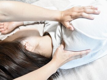 リプロ(RE:PRO)の写真/巻き肩・猫背にお悩みの方必見！国家資格の女性セラピストが、つらい首・肩を根本からサポート◎