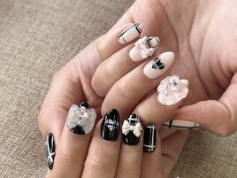 ガーリーチェックネイル