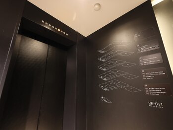 サロンドール(Salon doll)/入り口入って左のエレベーター♪