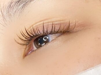 ゴールデンアイ 谷山店(Golden eye)の写真/まつ毛が少ない、短いなど、目の形に合わせたなりたい目元を叶える＊LEDブラックグルーで目力もGETできる！