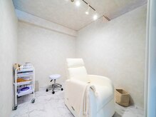 スマユー 千葉店(SMAU)/ 広々とした施術部屋（半個室）