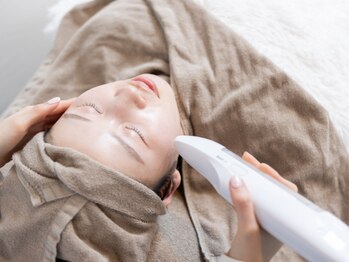 レクラ バイ ドクターエイチ(L'ECLAT by Doctor.H)の写真/年齢と共に気になるお肌のたるみ・ほうれい線改善&リフトUPも◎肌のお悩みは無針水光注入にお任せ下さい♪