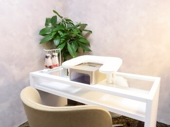 ラピネイル(Lapi Nail)の写真/両国駅近くにOPENした、上品×キラキラが叶うプライベートネイルサロン♪オープン記念特典あり◎