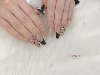大人月フレンチネイル担当:鈴木