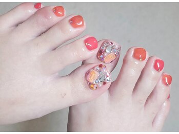 マニル アンド ネトラ(manil & netola)/親指ストーン敷き詰めネイル