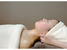 植物の力で素肌を整える天然ハーブフェイシャル｜グリーンピール