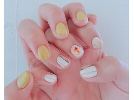 シンプルお洒落アシメネイル