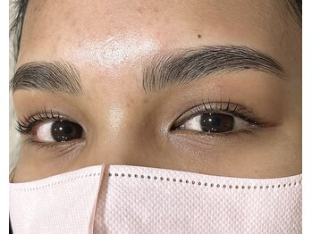 ネオリーブ エクラ 上野御徒町店(Neolive eclat)/ハリウッドブロウ×パリジェンヌ