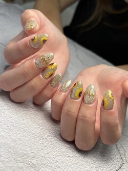 ローレル(Laurel)/ひまわりネイル