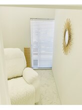 フカフカのマツエク専用リクライニングソファ