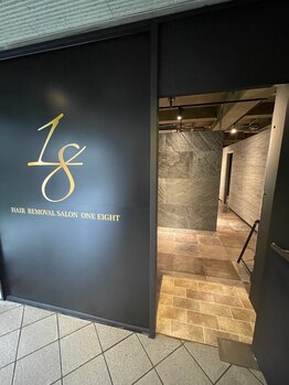 ワンエイト(One Eight)/店内入口