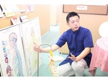 あした葉 カイロプラクティック/歪みの説明中♪