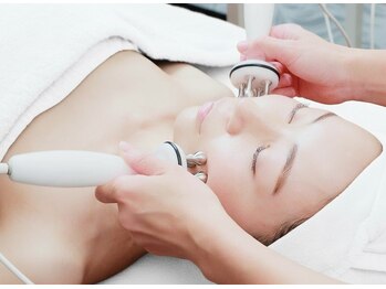 クラッシーガール ダンディエール(QlassyGirl DANDYELL)の写真/【筋膜リフト】最新４Dリフトアップマシン×強力リフトリンパで速攻ほうれい線たるみ予防90分初回￥5500
