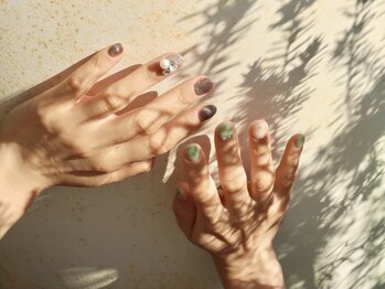 アモウズ(Amouz)の写真/【初回付替オフ無料】種類豊富な定額デザイン♪一味違うトレンドデザイン☆話題の微粒子マグネットも人気◎