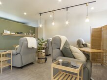 モネ(monne')の雰囲気（グリーン基調の落ち着いた店内でゆったりとお過ごしください。）
