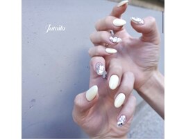 光るセンスの個性派ネイル