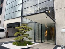 キワミビューティ(KIWAMI BEAUTY)/コンクリート調のビルが入口です